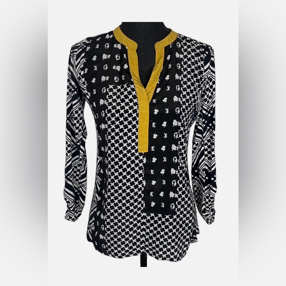 TINY By Anthropologie Women’s Black & White Zambi Pattern Roll Tab Sleeve Size M
